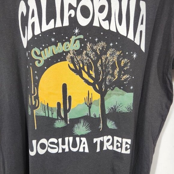 California Joshua Tree Graphic Print Tee in Black - Size Small - Picture 3 of 5